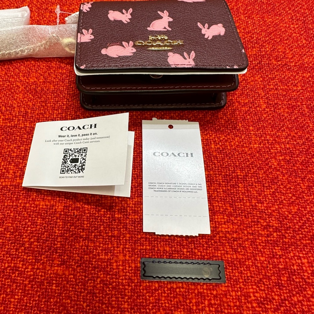 ❤️❤️❤️❤️NWT Coach mini bag/wallet on chain/Rabbit/bunny print2023❤️❤️ - Picture 6 of 8